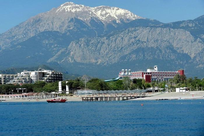 Чем заняться в Кемере в октябре, Вид на Центральный пляж