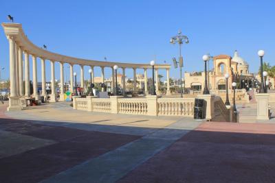 Шарм-эль-Шейх, Полукруглая колоннада на улице Иль- Меркато